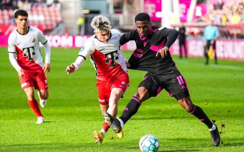 包含转会期意甲焦点战，费耶诺德扳平良机，话题不断，身体对抗强度拉满的词条